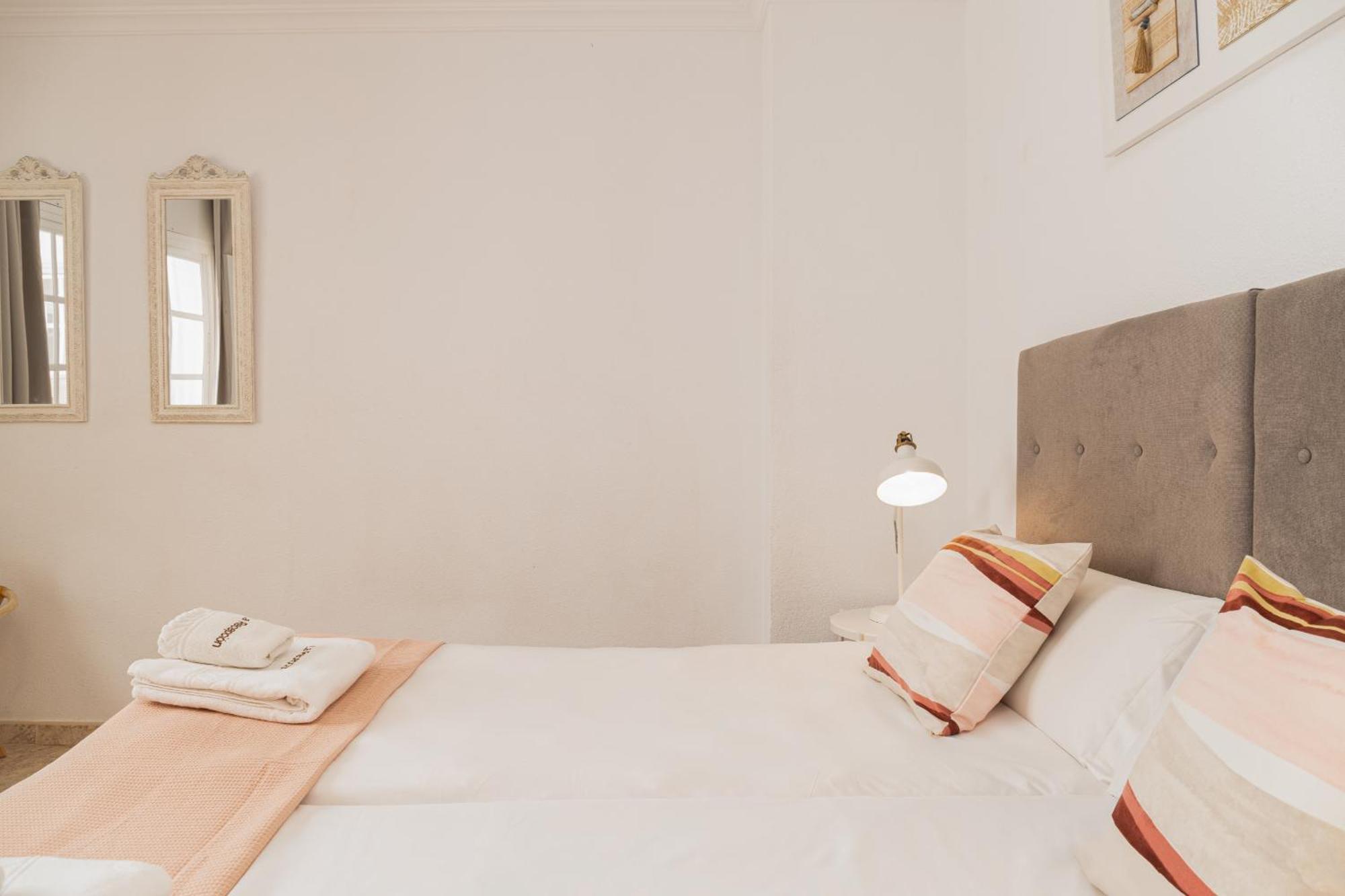 C103 - Sunny Terrace, Old Town Views Apartment Malaga Ngoại thất bức ảnh